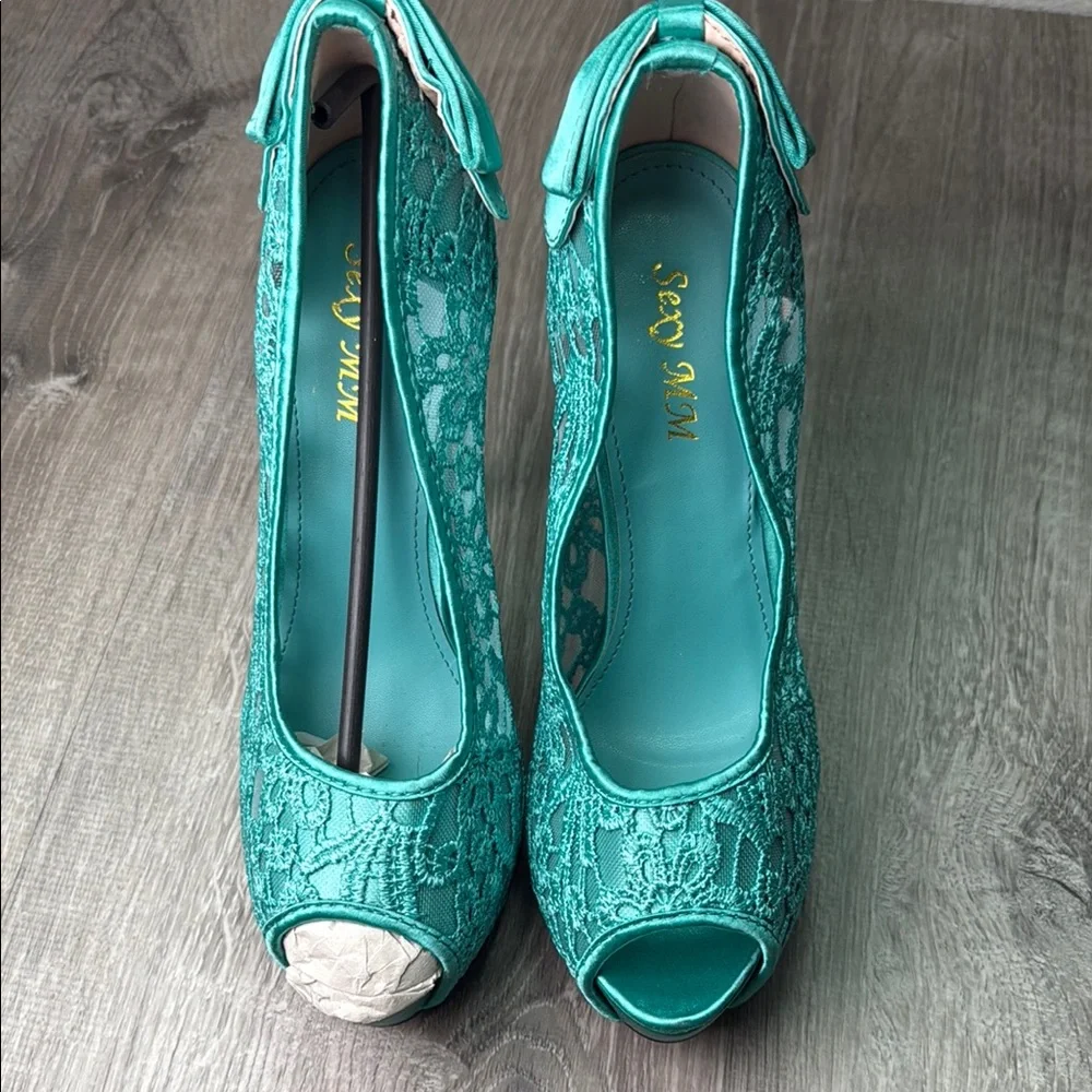 Elegant Green Lace High Heels - Picture 2 of 6
